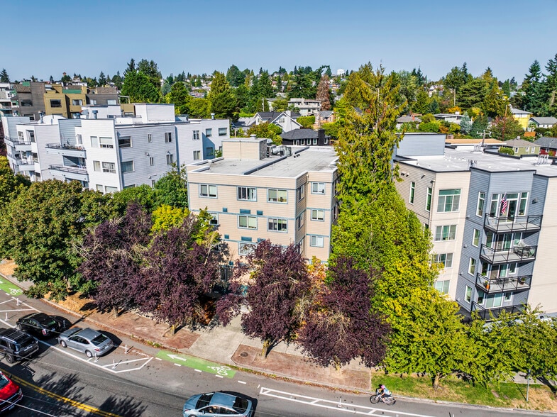 3210 SW Avalon Way, Seattle, WA for sale - Building Photo - Image 1 of 14