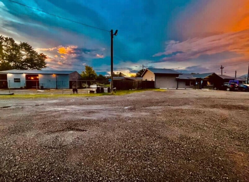 711 N Steele Ave, Cushing, OK for sale - Primary Photo - Image 1 of 1