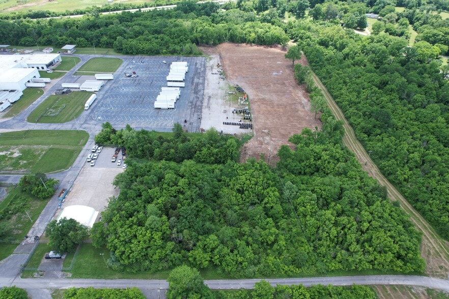 981 Industrial Park Rd, Columbia, TN for lease - Building Photo - Image 3 of 5