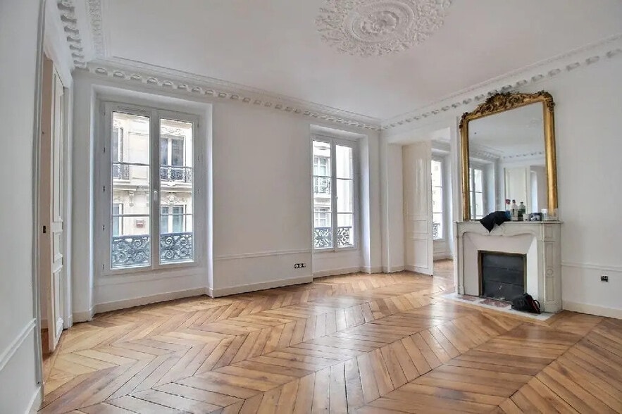 Office in Paris for lease - Interior Photo - Image 1 of 7