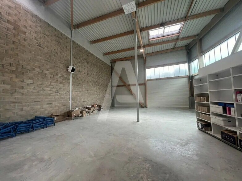 Flex in Coupvray for lease - Interior Photo - Image 2 of 4