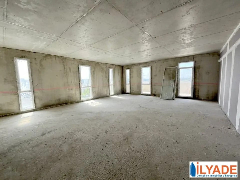 Retail in Manosque for sale Interior Photo- Image 1 of 6