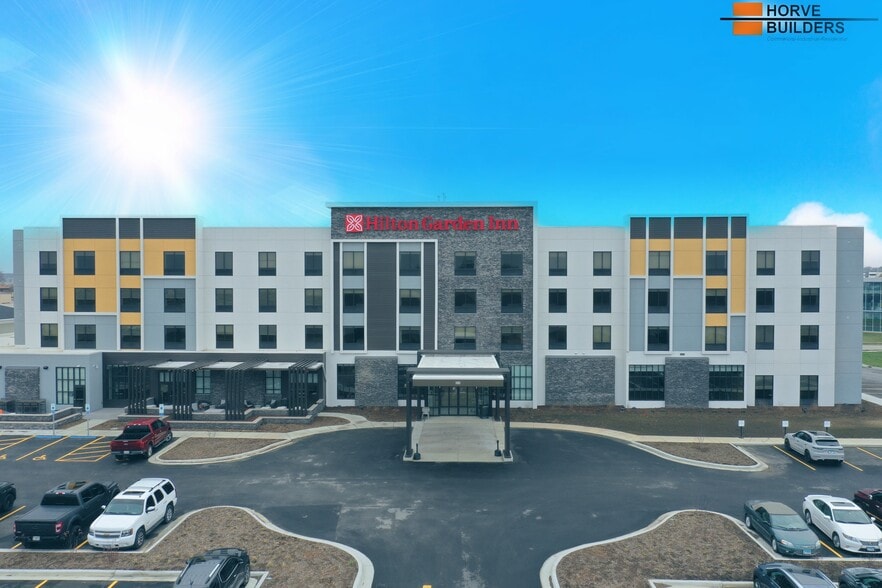 100 Coles Centre Pky, Mattoon, IL for sale - Primary Photo - Image 1 of 7