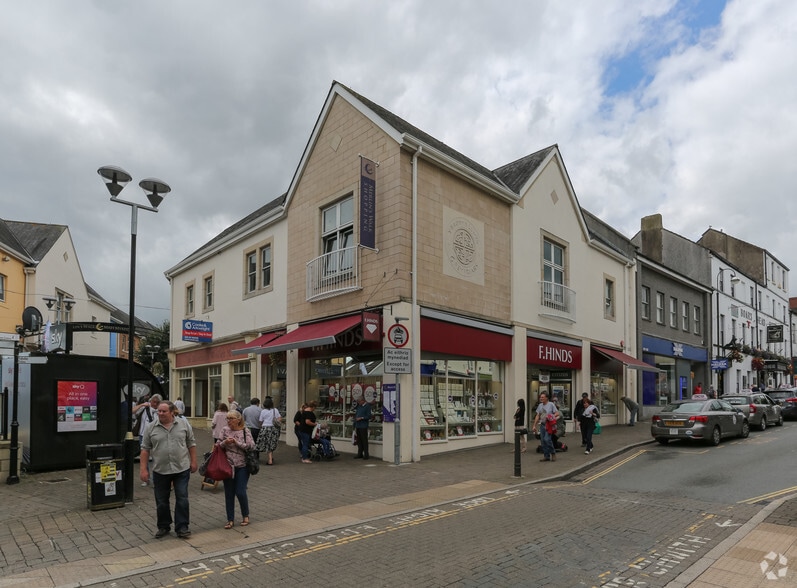 Merlins Walk, Carmarthen for lease - Primary Photo - Image 1 of 8