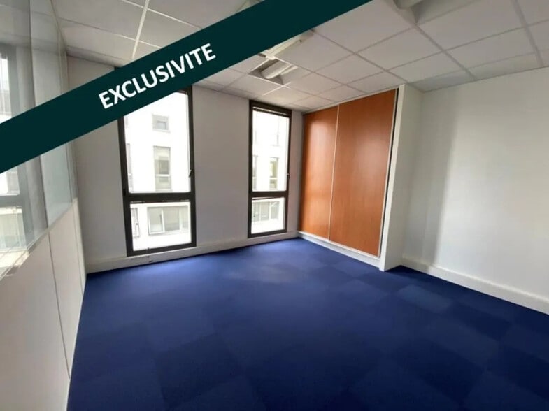 11 Rue Louis Kérautret-Botmel, Rennes for sale - Interior Photo - Image 2 of 4