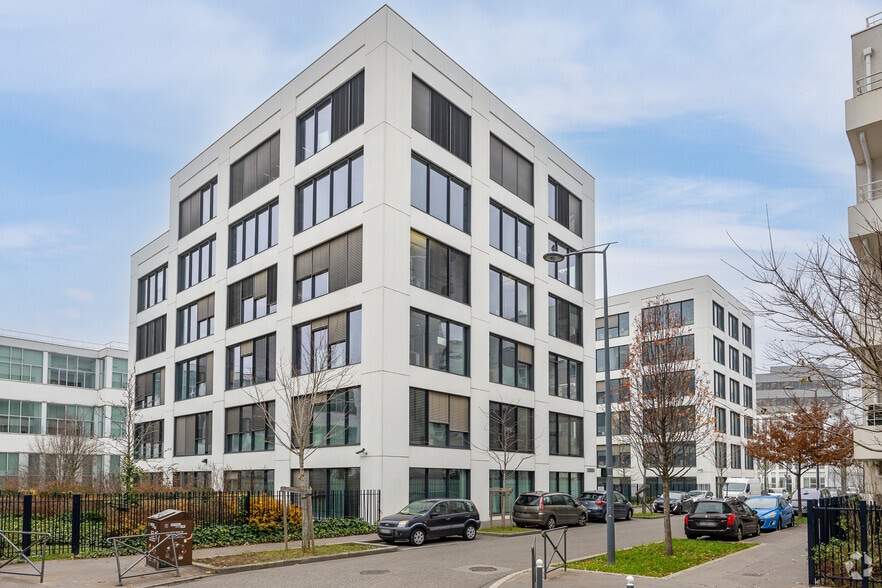 8 Rue Maurice Moissonnier, Vaulx-en-Velin for lease - Primary Photo - Image 1 of 4