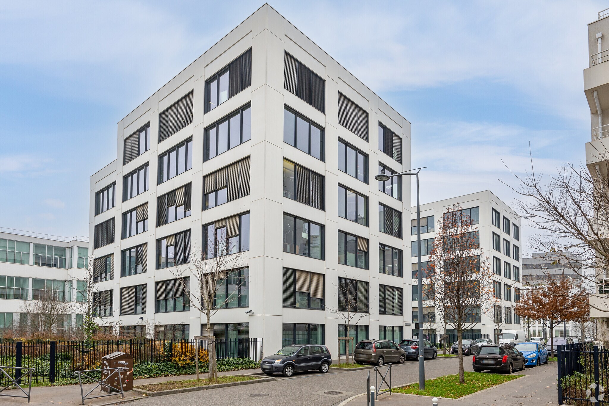 8 Rue Maurice Moissonnier, Vaulx-en-Velin for lease Primary Photo- Image 1 of 5