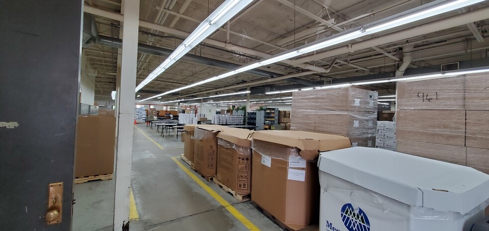 8035 Austin Ave, Morton Grove, IL for lease - Building Photo - Image 3 of 16