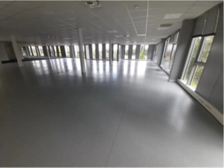 Office in Vern-sur-Seiche for lease - Interior Photo - Image 2 of 9