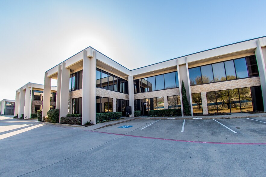 2445 McIver Ln, Carrollton, TX for sale - Primary Photo - Image 1 of 1