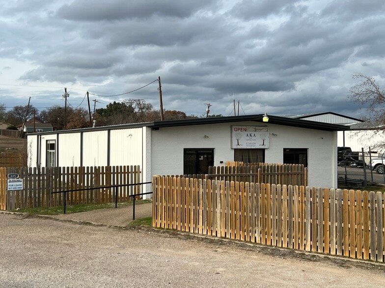 615 N Broadway St, Joshua, TX for lease - Building Photo - Image 3 of 10
