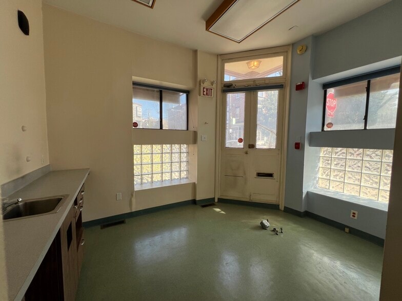 301 Bainbridge St, Philadelphia, PA for lease - Building Photo - Image 3 of 10