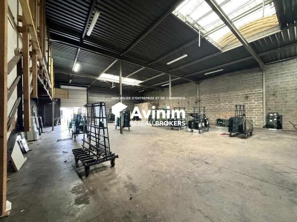 Location Entrepôt 540 m² - Photo 1
