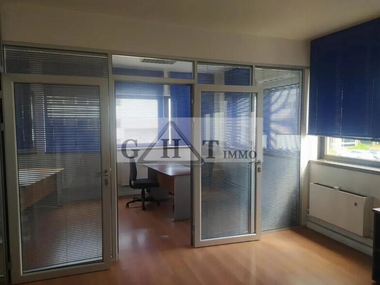 Office in L'HAY-LES-ROSES for lease - Interior Photo - Image 3 of 7