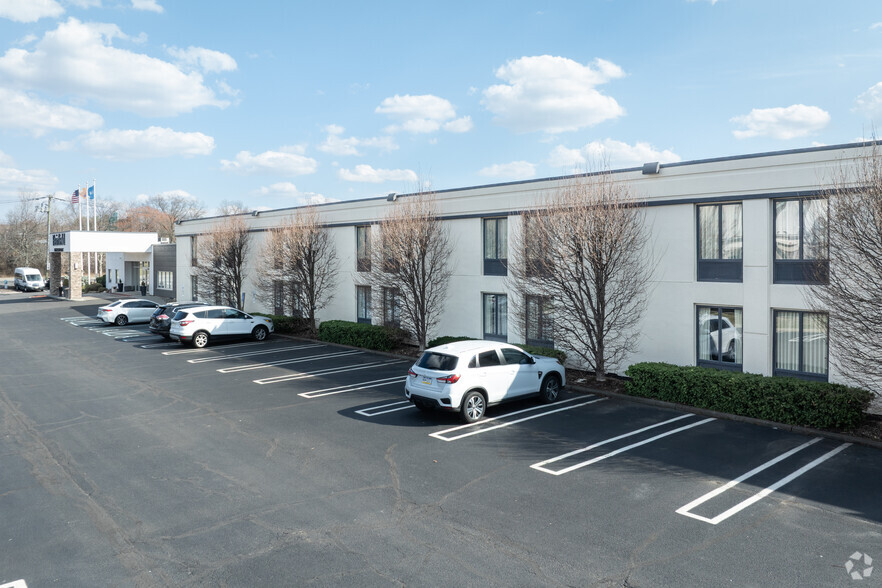 601 From Rd, Paramus, NJ for sale - Primary Photo - Image 1 of 1