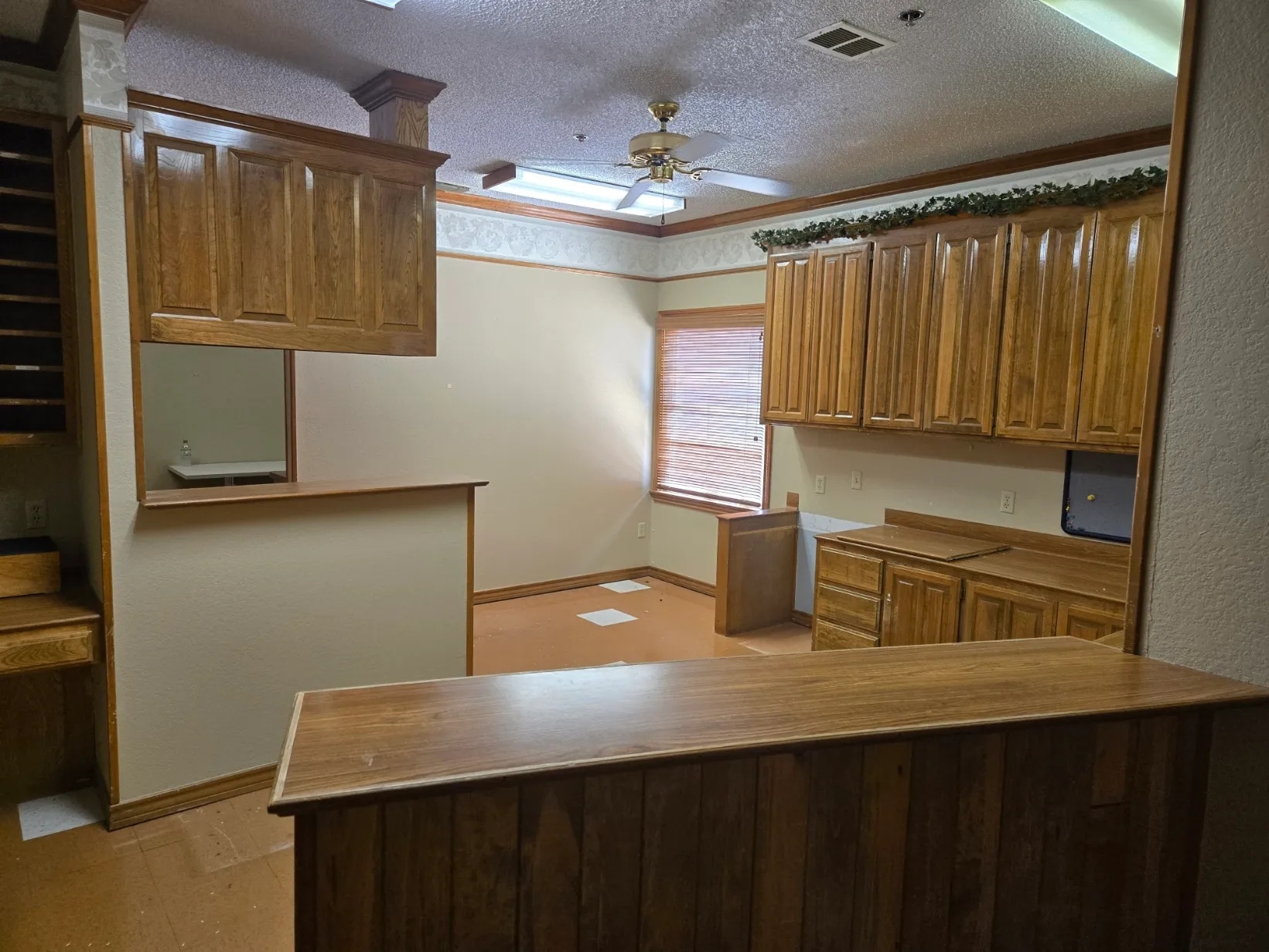 431 Omega Dr, Arlington, TX for lease Interior Photo- Image 1 of 3