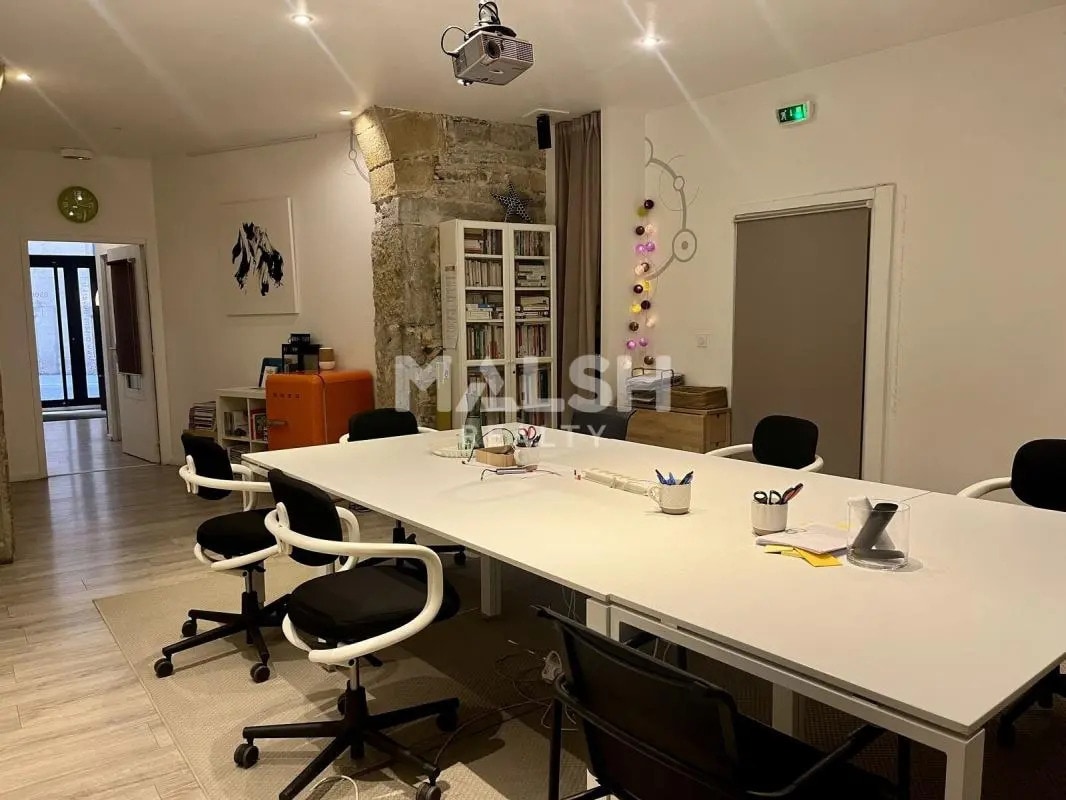 Retail in Lyon for lease Interior Photo- Image 1 of 8