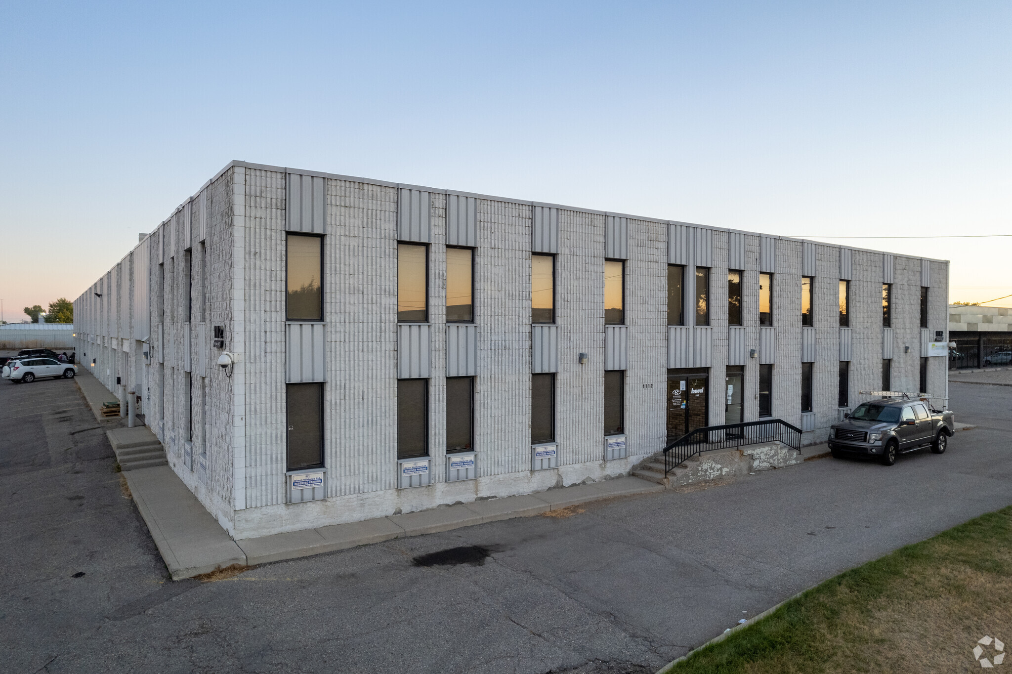 1112 40th Ave NE, Calgary, AB for lease Primary Photo- Image 1 of 20