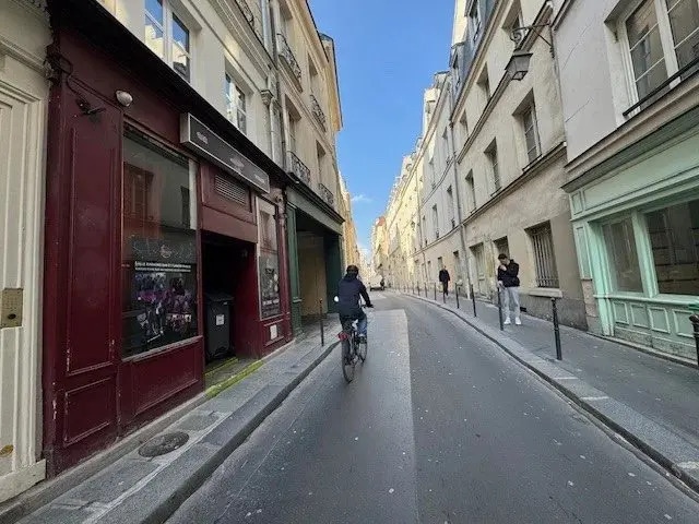 Retail in Paris for sale Building Photo- Image 1 of 4