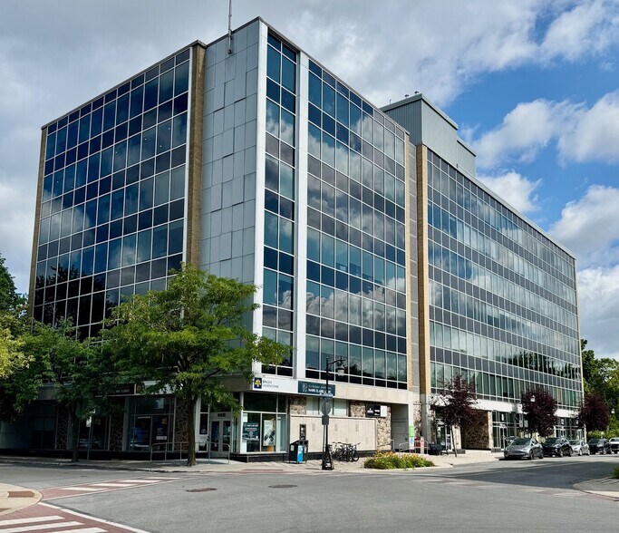 2-14 Boul Désaulniers, Saint-lambert, QC for lease - Building Photo - Image 1 of 9