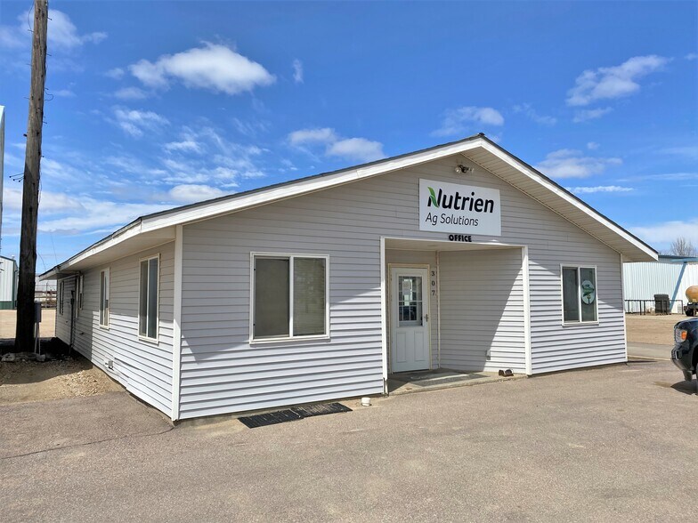 307 N Walnut St, Elk Point, SD 57025