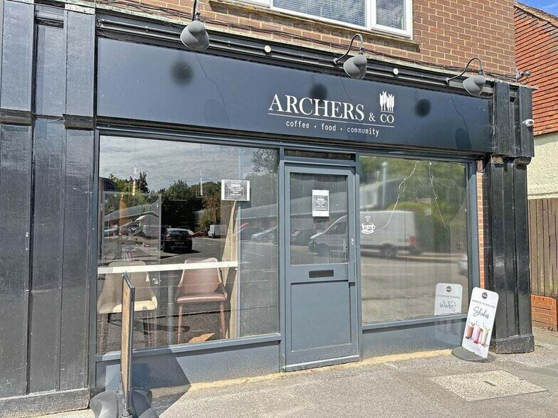 London Rd, Farnham for lease - Building Photo - Image 3 of 13