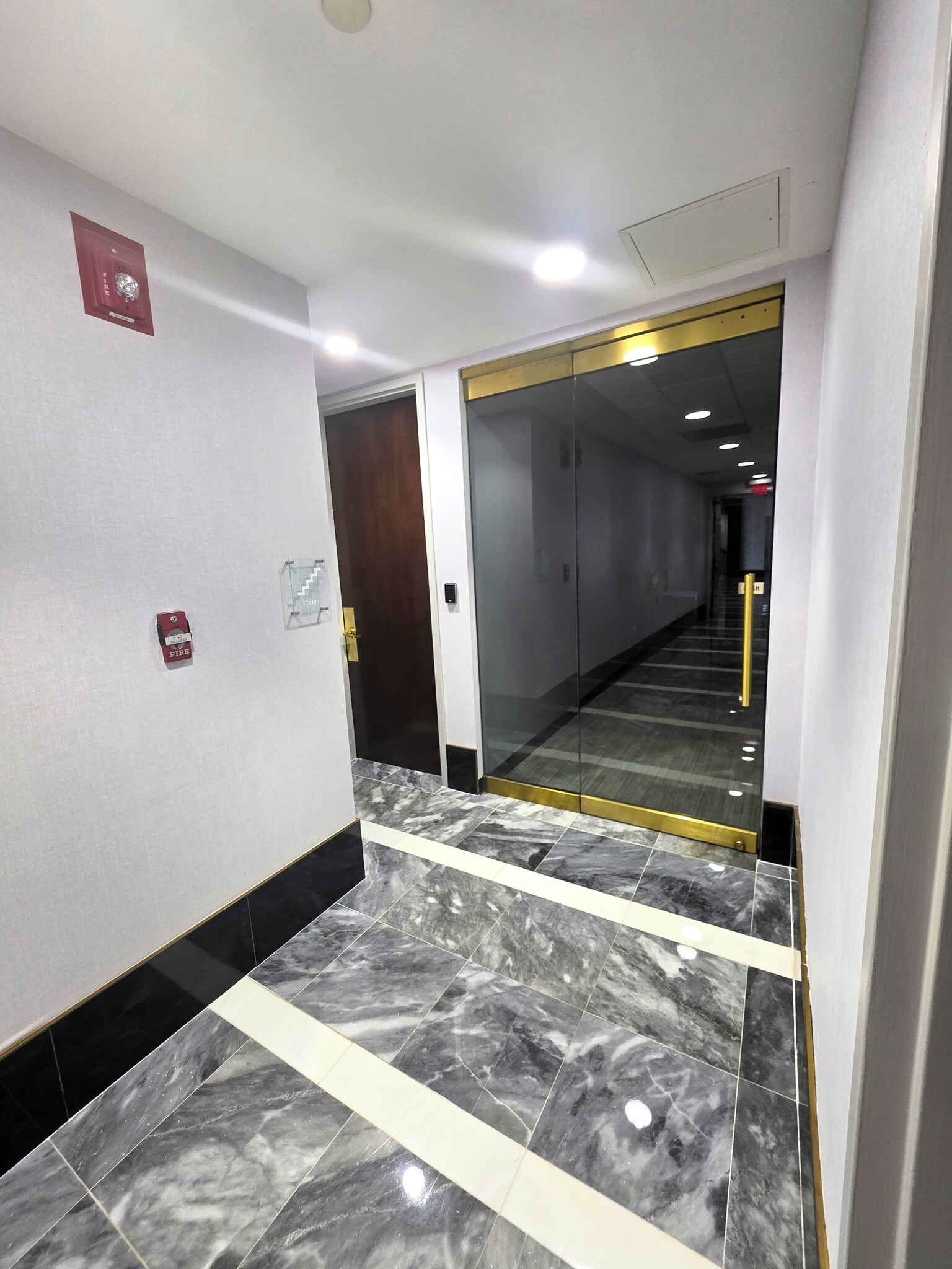 7077 Bonneval Rd, Jacksonville, FL for lease Interior Photo- Image 1 of 8