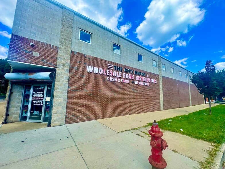 Wholesale Business Portfolio portfolio of 4 properties for sale on LoopNet.com - Building Photo - Image 1 of 11