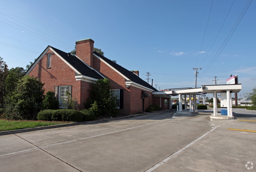 5225 Abercorn St, Savannah, GA for lease - Building Photo - Image 2 of 6