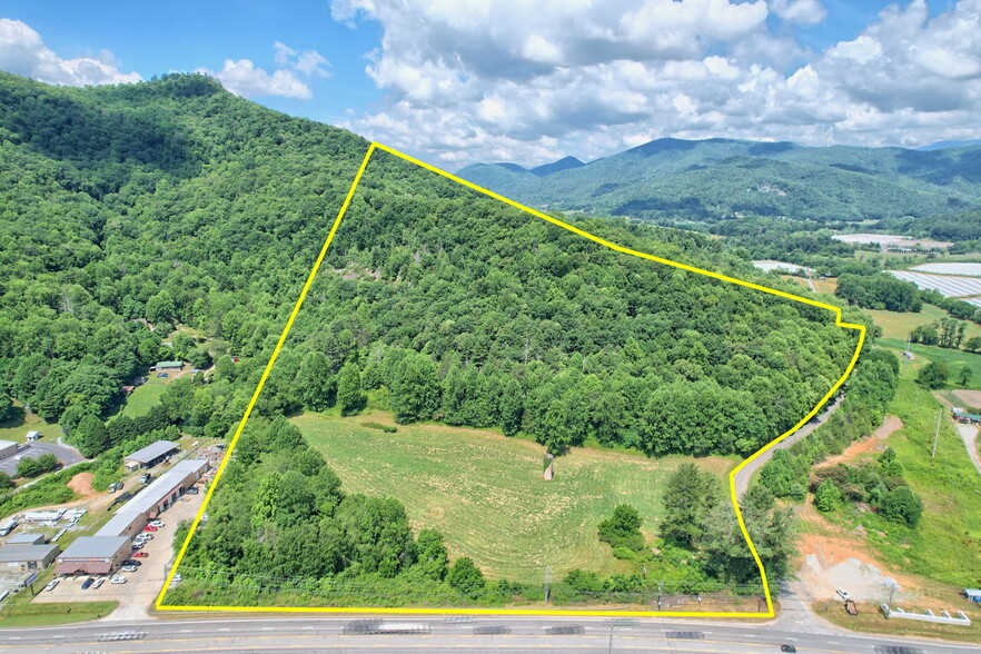 43 Wolfford Rd, Rabun Gap, GA for sale - Primary Photo - Image 1 of 13