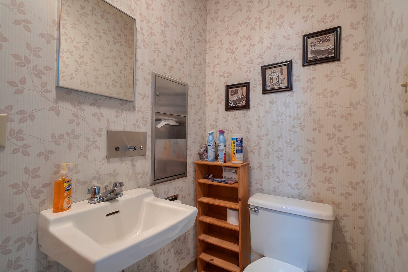 33 Electric Ave, Fitchburg, MA 01420