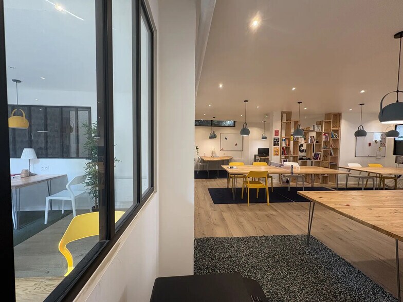 Office in Bordeaux for lease - Building Photo - Image 1 of 13