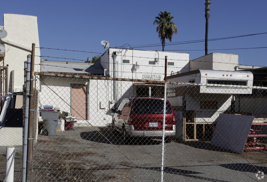 260-264 E La Habra Blvd, La Habra, CA for lease - Building Photo - Image 2 of 2