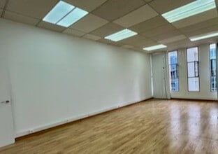 Avenida de Manoteras, 22, Madrid, Madrid for lease Interior Photo- Image 2 of 16