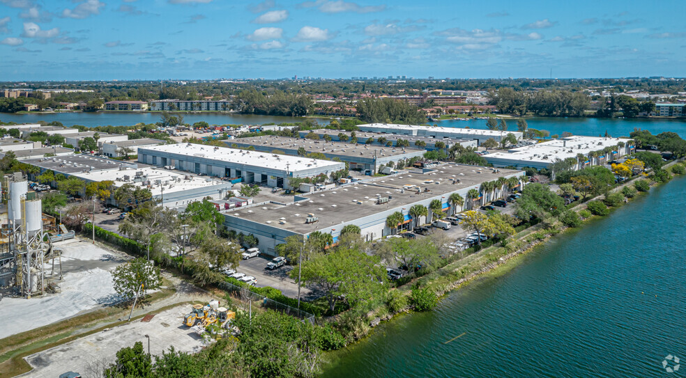 4100 N Powerline Rd, Pompano Beach, FL for lease - Building Photo - Image 1 of 9