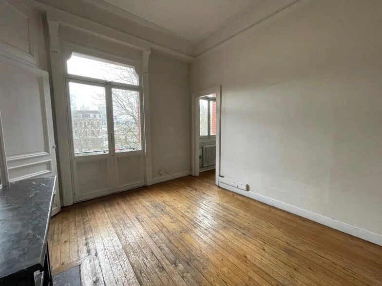 Office in Lille for lease - Interior Photo - Image 2 of 7