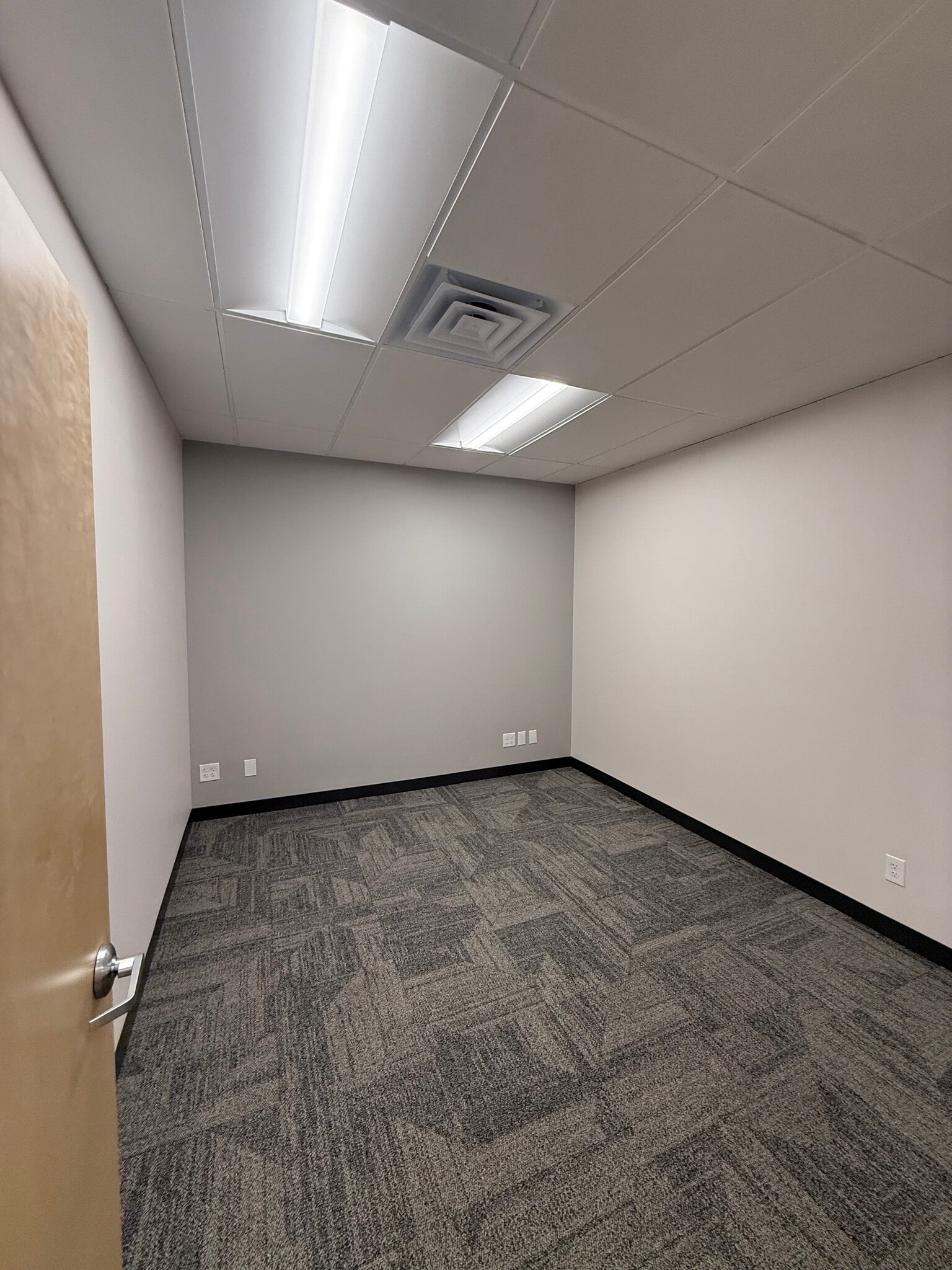 601 S Milliken Ave, Ontario, CA for lease Interior Photo- Image 1 of 10