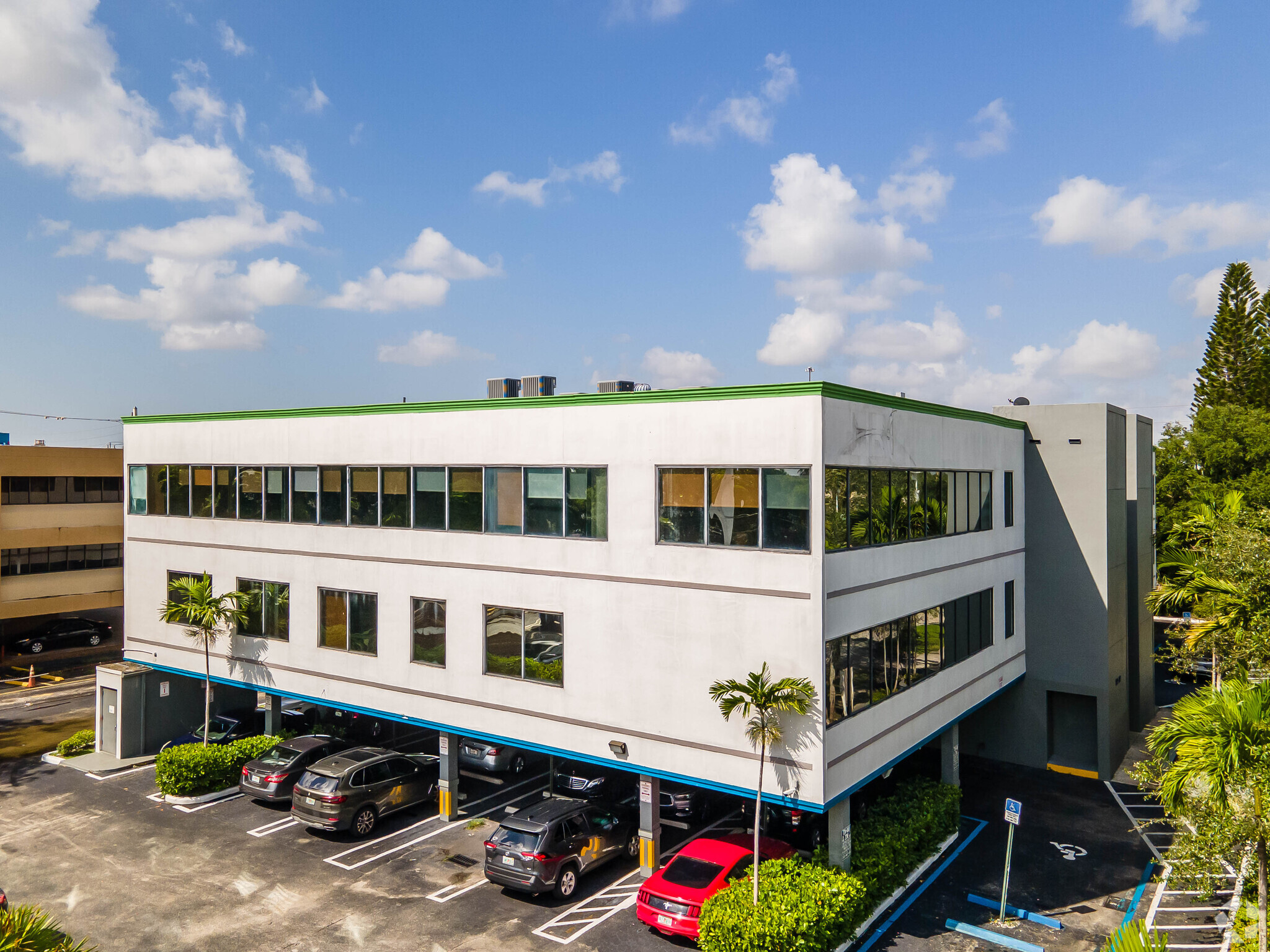 150 NW 168th St, North Miami Beach, FL for lease Primary Photo- Image 1 of 10