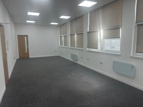 Coldharbour Ln, Rainham for lease Building Photo- Image 2 of 7