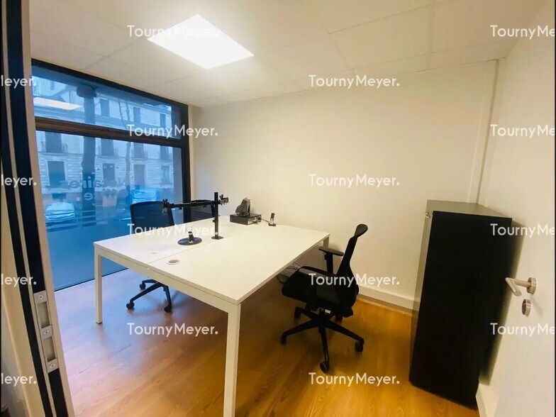 Office in Nantes for lease - Interior Photo - Image 2 of 12