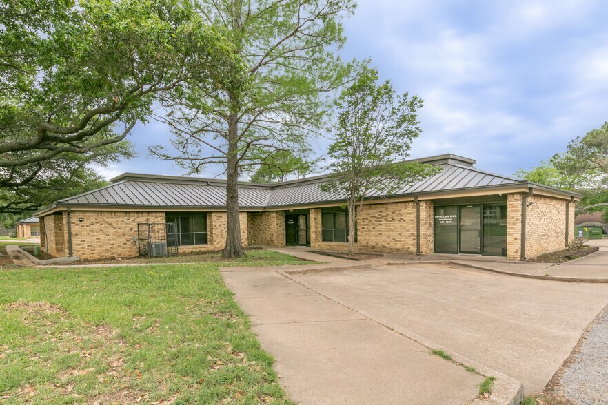 736 N Fielder Rd, Arlington, TX for sale - Building Photo - Image 1 of 1