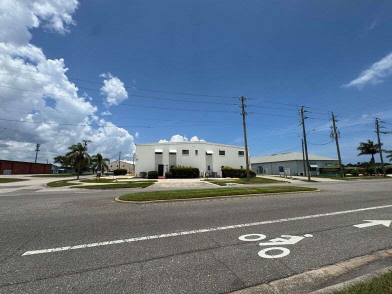 280 W Central Blvd, Cape Canaveral, FL for sale - Building Photo - Image 1 of 51