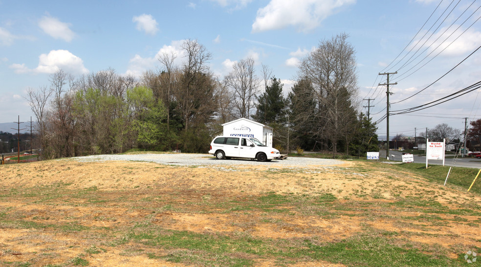 4829 Starkey Rd, Roanoke, VA for sale - Primary Photo - Image 1 of 1