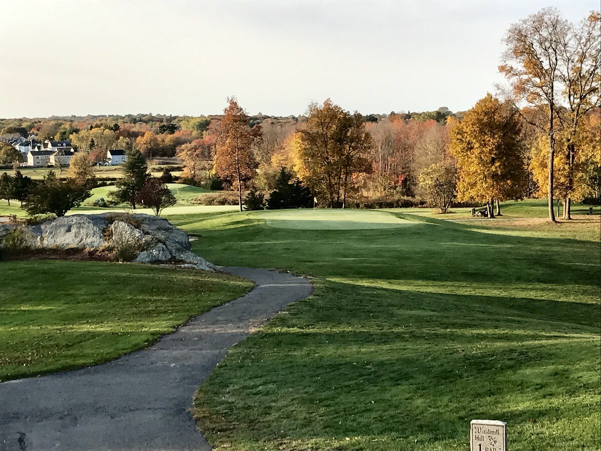 35 Schoolhouse Rd, Warren, RI 02885