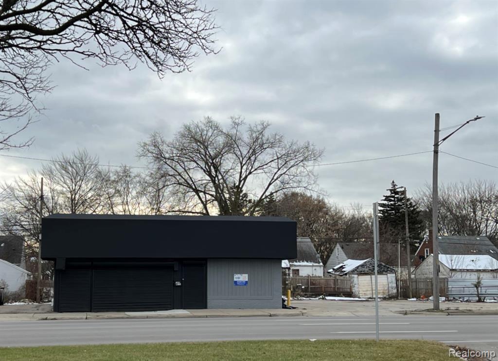 13898 E 8 Mile Rd, Detroit, MI 48205