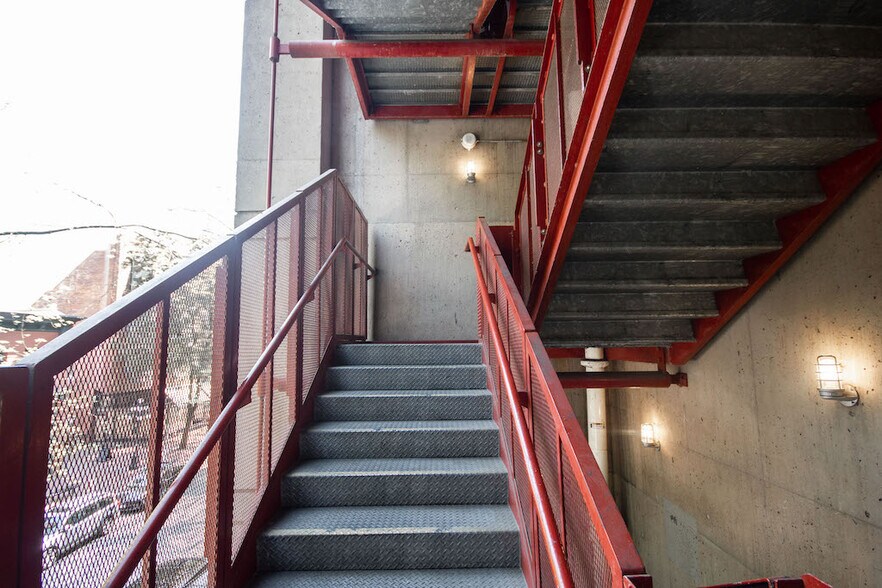 140-150 Water St, Vancouver, BC for lease - Interior Photo - Image 3 of 6