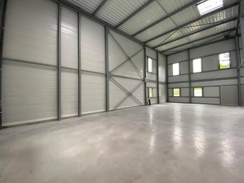 Flex in Saint-Genis-Laval for sale - Interior Photo - Image 3 of 5