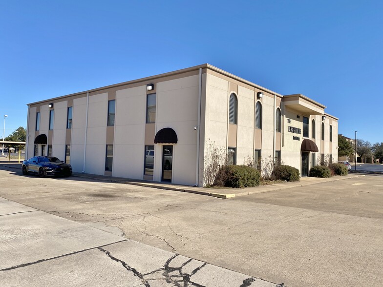 4411 Highline Blvd, Oklahoma City, OK for lease - Building Photo - Image 1 of 8