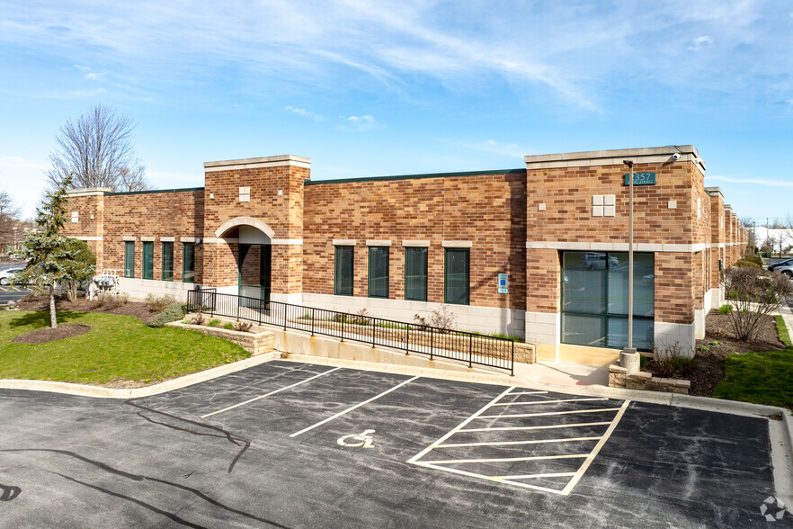 2357 Hassell Rd, Hoffman Estates, IL for lease - Building Photo - Image 1 of 4