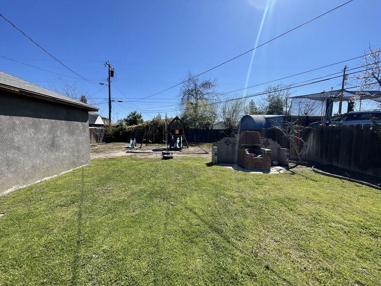 1313 Brundage Ln, Bakersfield, CA for lease - Building Photo - Image 3 of 21